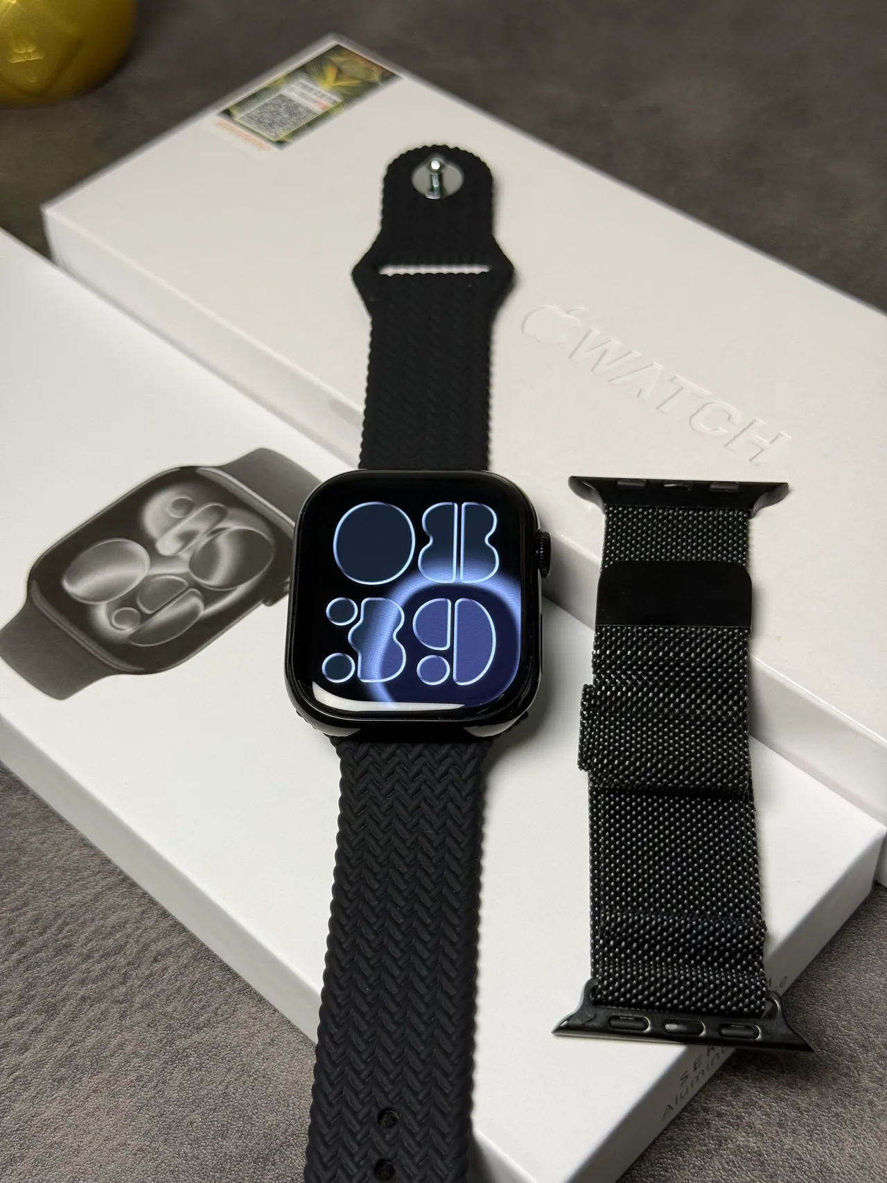 Apple Series 7 黑色平边铝合金表壳数字表冠控制运动手表 13