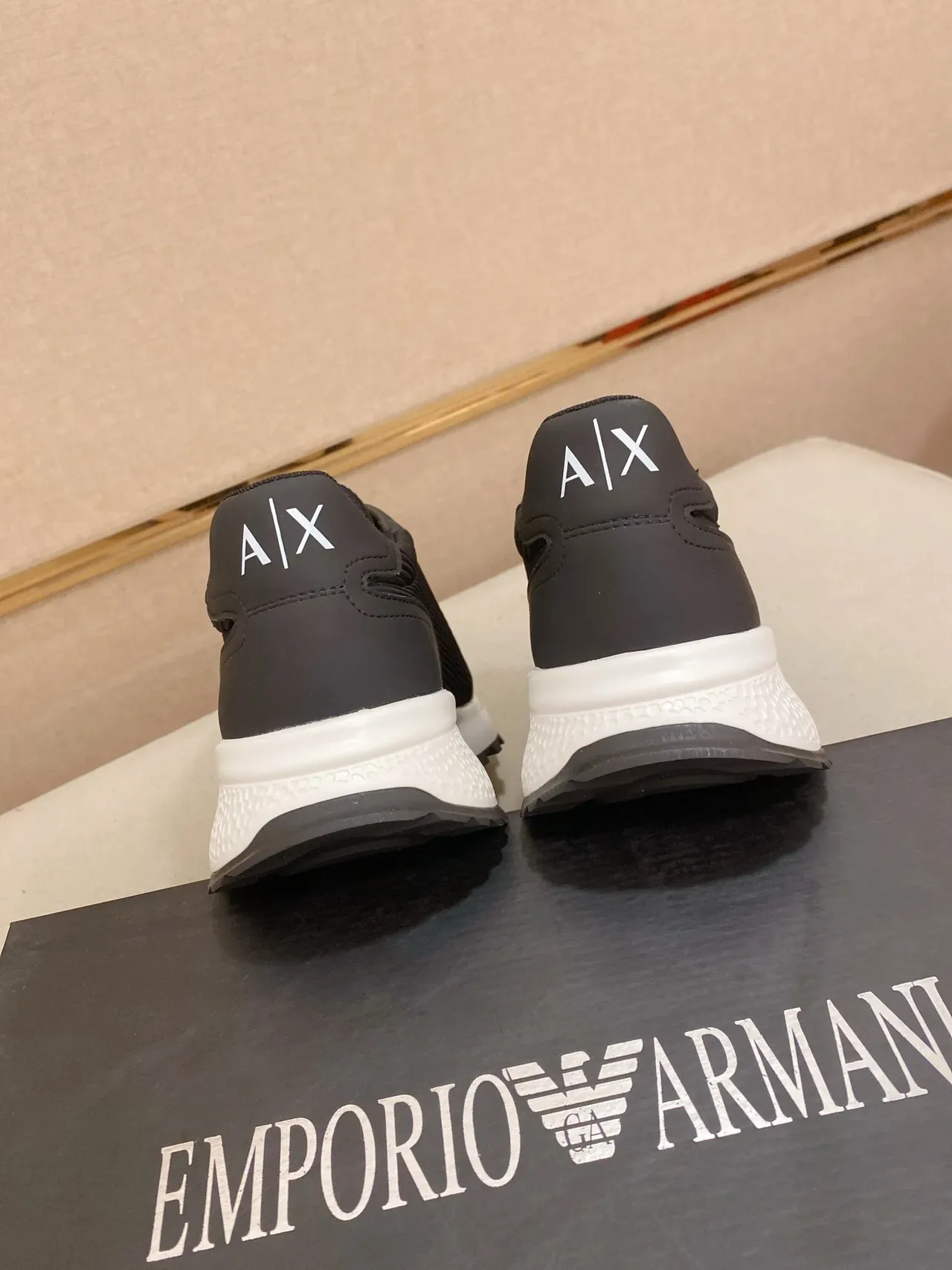 Armani Exchange Tênis Lifestyle Preto e Branco 3
