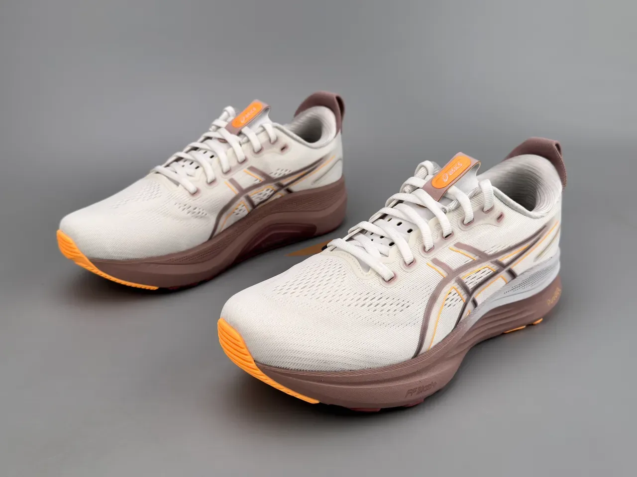 Chaussures de running ASICS Gel-Kayano 32 Off-White et Dusty Rose 9