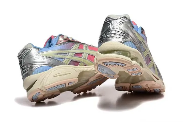 ASICS Gel-Kayano Zapatos de correr multicolores metálicos 5