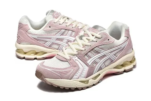 ASICS Gel-Kayano 粉色和白色跑鞋 3