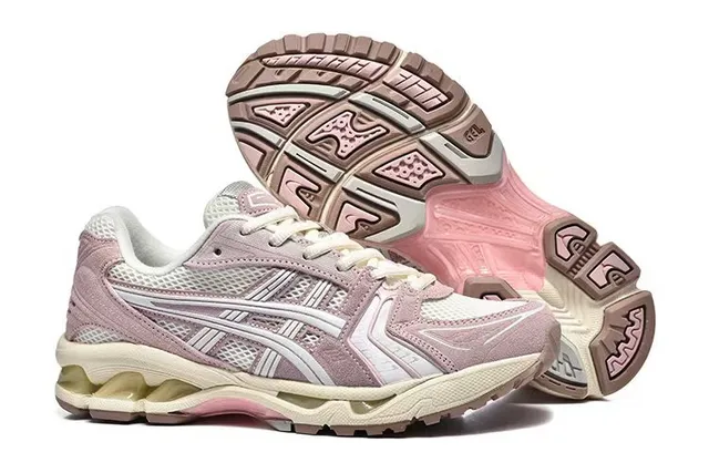 ASICS Gel-Kayano 粉色和白色跑鞋 4