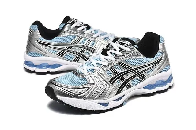 ASICS Gel-Kayano चांदी और हल्का नीला रनिंग जूते 3