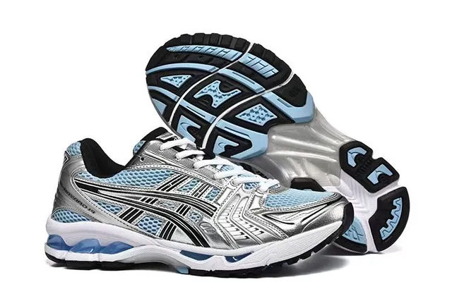 ASICS Gel-Kayano चांदी और हल्का नीला रनिंग जूते 4