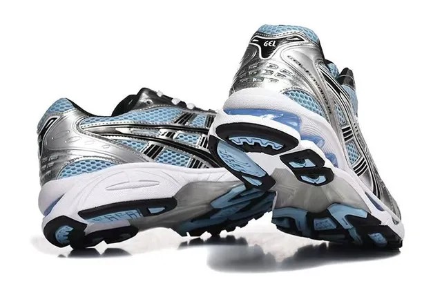 ASICS Gel-Kayano चांदी और हल्का नीला रनिंग जूते 5