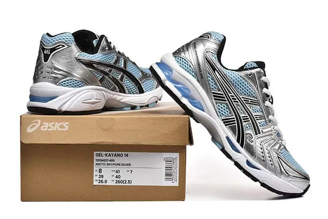 ASICS Gel-Kayano चांदी और हल्का नीला रनिंग जूते 6
