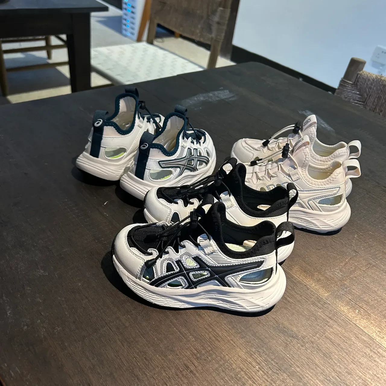 ASICS أبيض أسود كعب سول كثيفة منحوتة نمط قفص طبقات اصطناعية حذاء رياضي أسلوب حياة 3