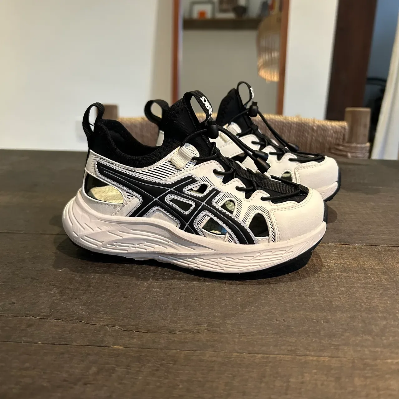 ASICS أبيض أسود كعب سول كثيفة منحوتة نمط قفص طبقات اصطناعية حذاء رياضي أسلوب حياة 4