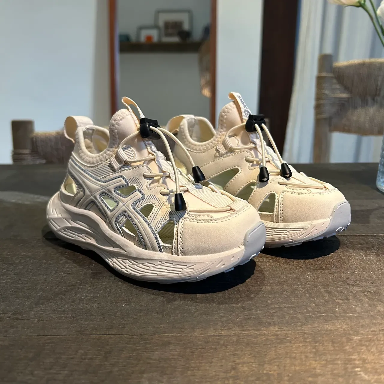 ASICS أبيض أسود كعب سول كثيفة منحوتة نمط قفص طبقات اصطناعية حذاء رياضي أسلوب حياة 5