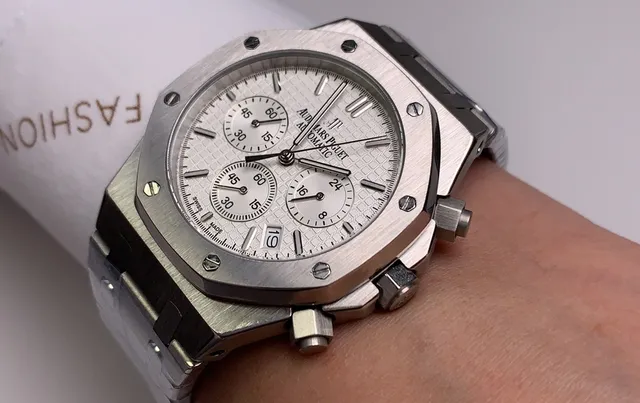 Audemars Piguet Royal Oak Offshore Chronograph সাদা ট্যাপিসেরি ডায়াল মেকানিক্যাল ওয়াচ 4