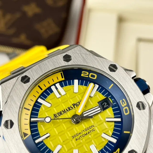 Audemars Piguet Royal Oak Offshore হলুদ এবং নীল যান্ত্রিক ঘড়ি 7
