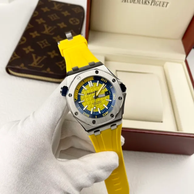 Audemars Piguet Royal Oak Offshore হলুদ এবং নীল যান্ত্রিক ঘড়ি 9