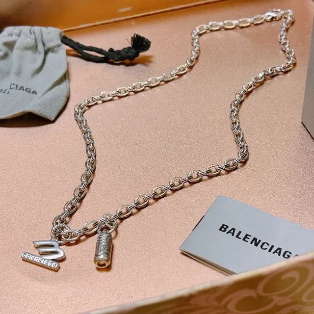 Balenciaga B Chain 银色 Logo Pendant 项链 3