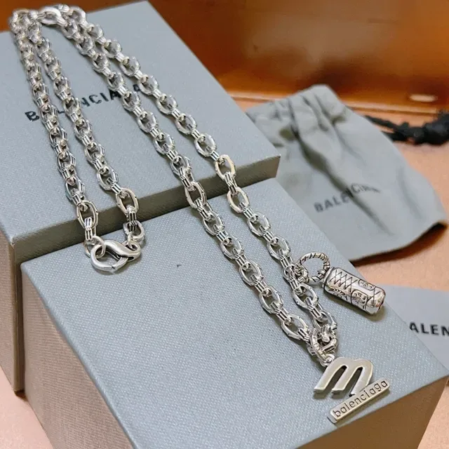 Balenciaga B Chain 银色 Logo Pendant 项链 4