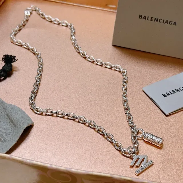 Balenciaga B Chain 银色 Logo Pendant 项链 7
