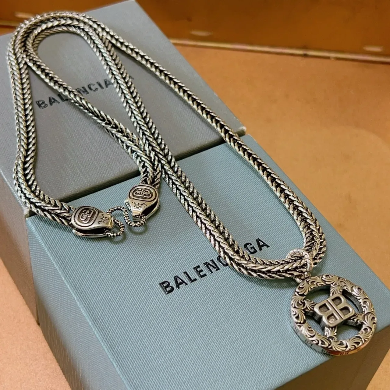 Balenciaga BB 编织链 精致吊坠项链 4