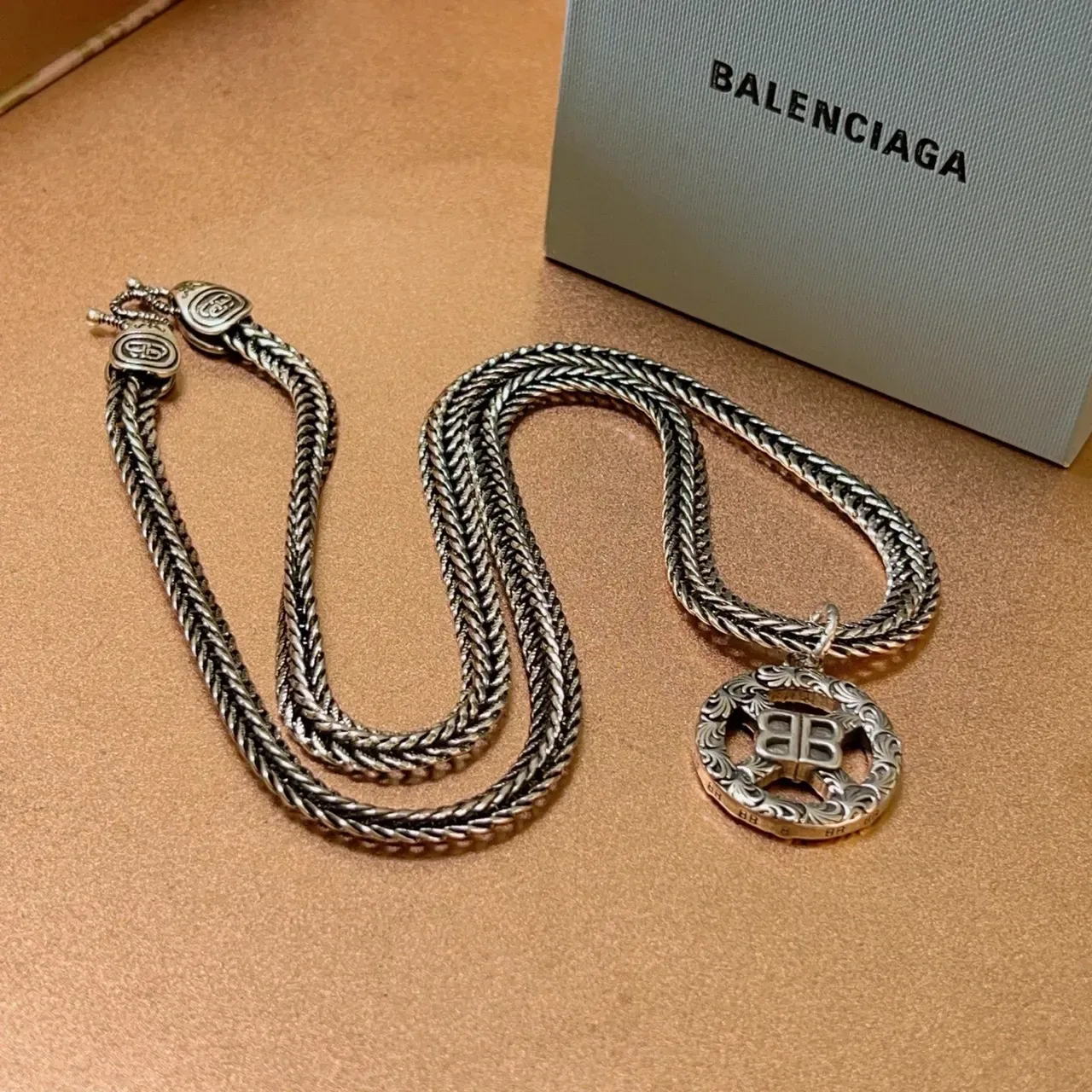 Balenciaga BB 编织链 精致吊坠项链 6