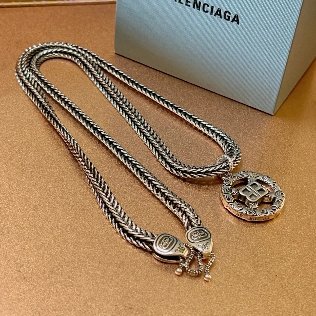 Balenciaga BB 编织链 精致吊坠项链 9