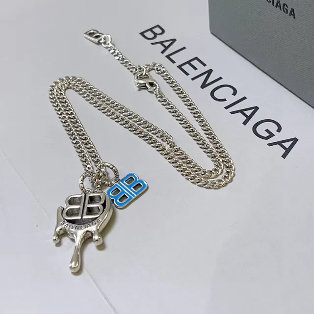 Balenciaga BB Drip Collier Chaîne Curb Argent Bleu 3