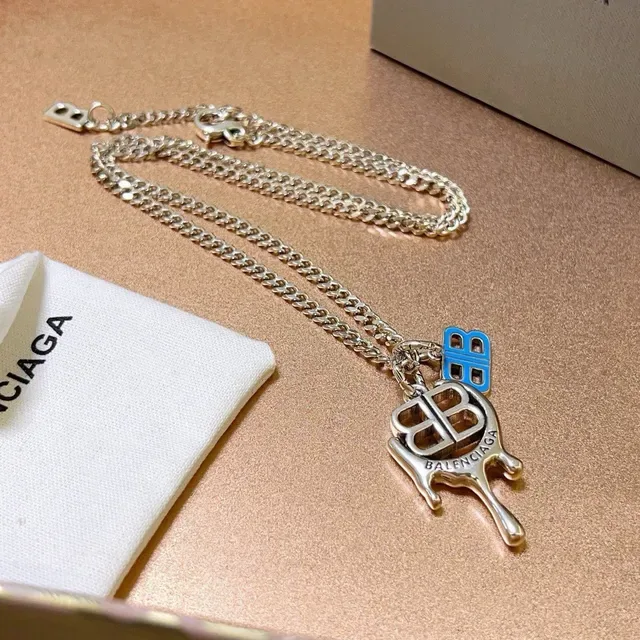 Balenciaga BB Drip Collier Chaîne Curb Argent Bleu 7