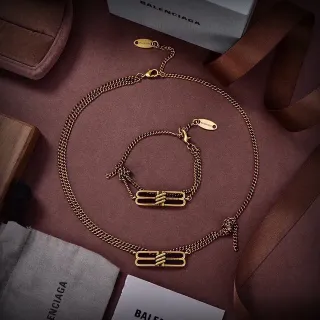 Balenciaga BB Gold আন্তঃসংযুক্ত ক্ল্যাস্প কার্ব চেইন নির্মাণ হার