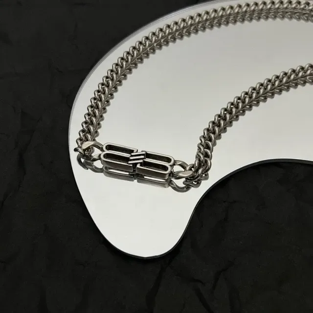 Balenciaga BB Logo 扭曲链 古银项链 4