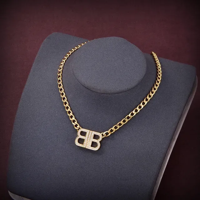Colar Balenciaga BB Pendant Dourado e Prateado 3