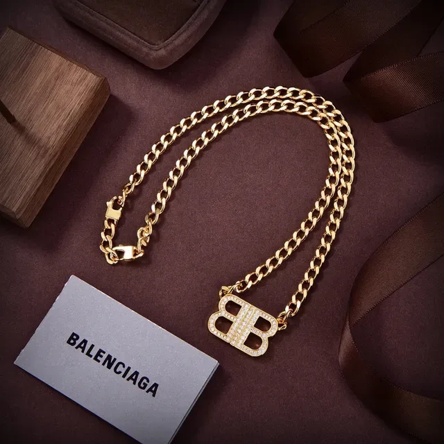 Colar Balenciaga BB Pendant Dourado e Prateado 7