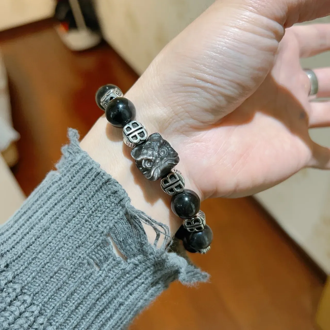 Balenciaga Pulsera Negra Plata con Cuentas Monogramada 7