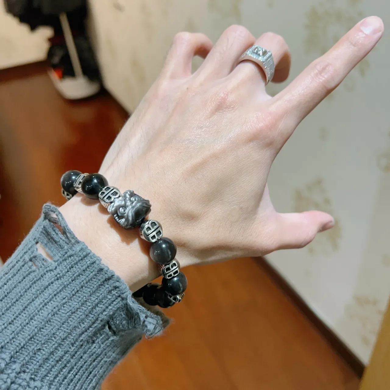 Balenciaga Pulsera Negra Plata con Cuentas Monogramada 8