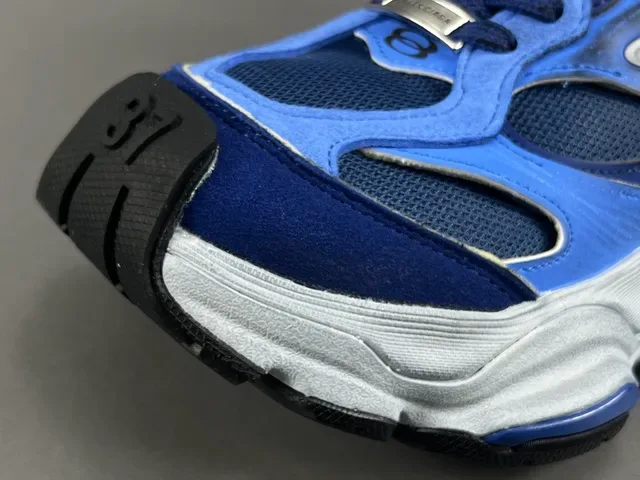 Balenciaga 蓝白 Oversized 雕塑中底 分层网面合成鞋面 厚底运动鞋 9