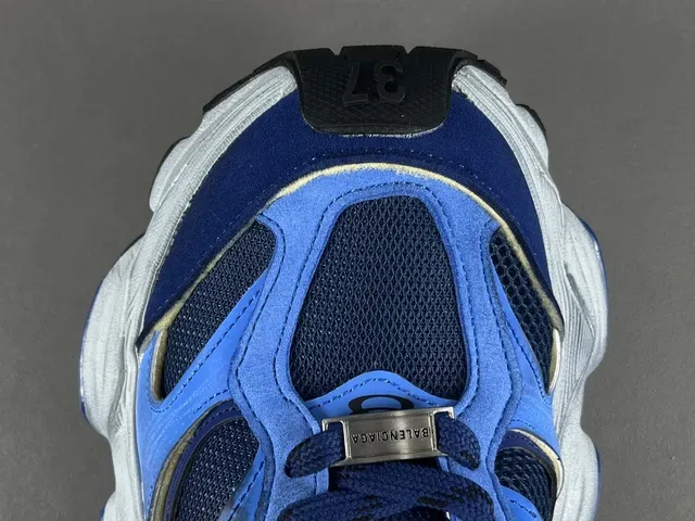 Balenciaga 蓝白 Oversized 雕塑中底 分层网面合成鞋面 厚底运动鞋 10