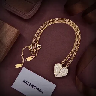 Balenciaga टूटा दिल पावे क्रिस्टल गोल्ड टोन नेकलेस