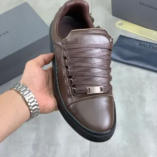 Balenciaga Tênis Lifestyle de Couro Marrom com Cadarço