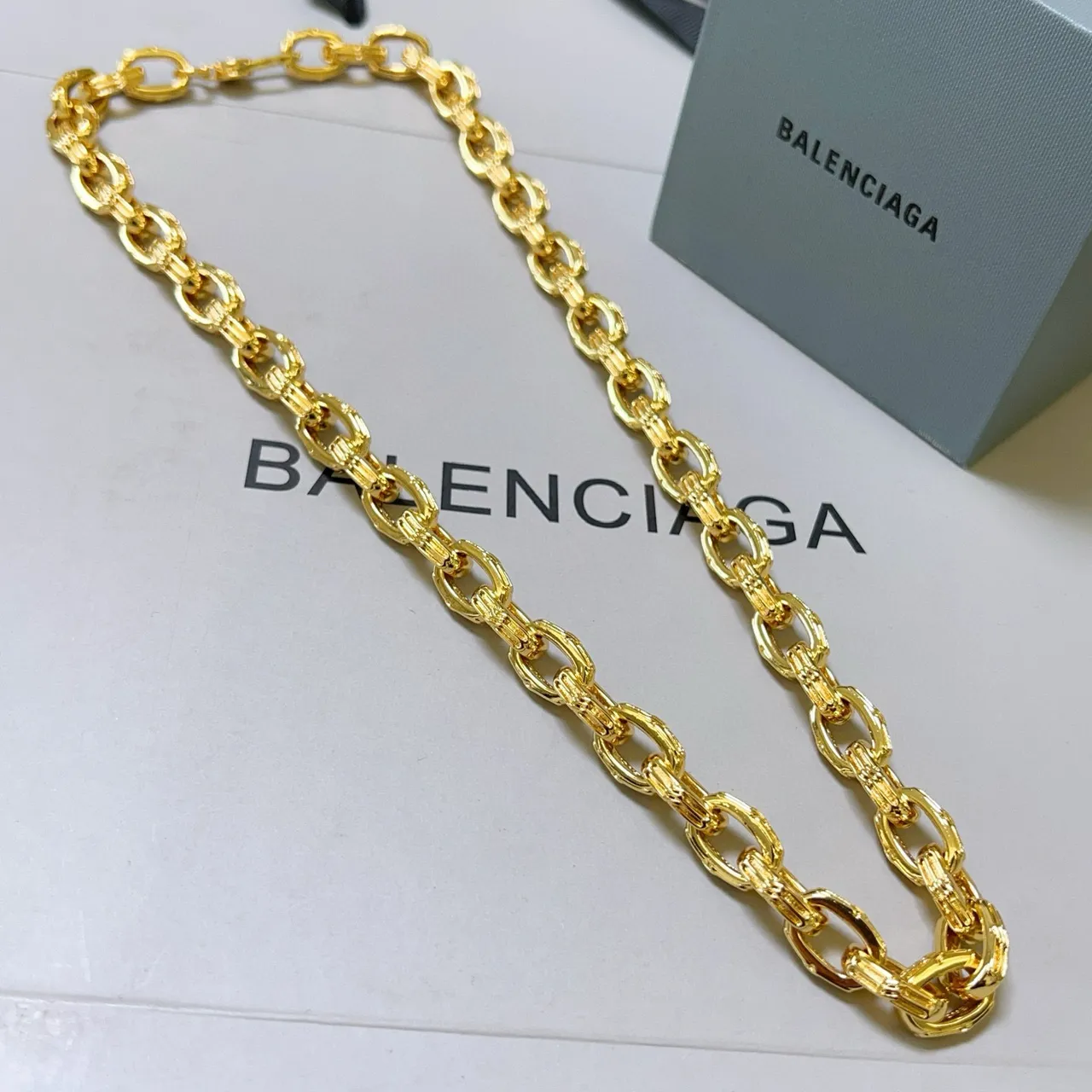Balenciaga চাঙ্কি ওভাল-লিংক চেইন গোল্ড টেক্সচার্ড বার কানেক্টর নেকলেস 3