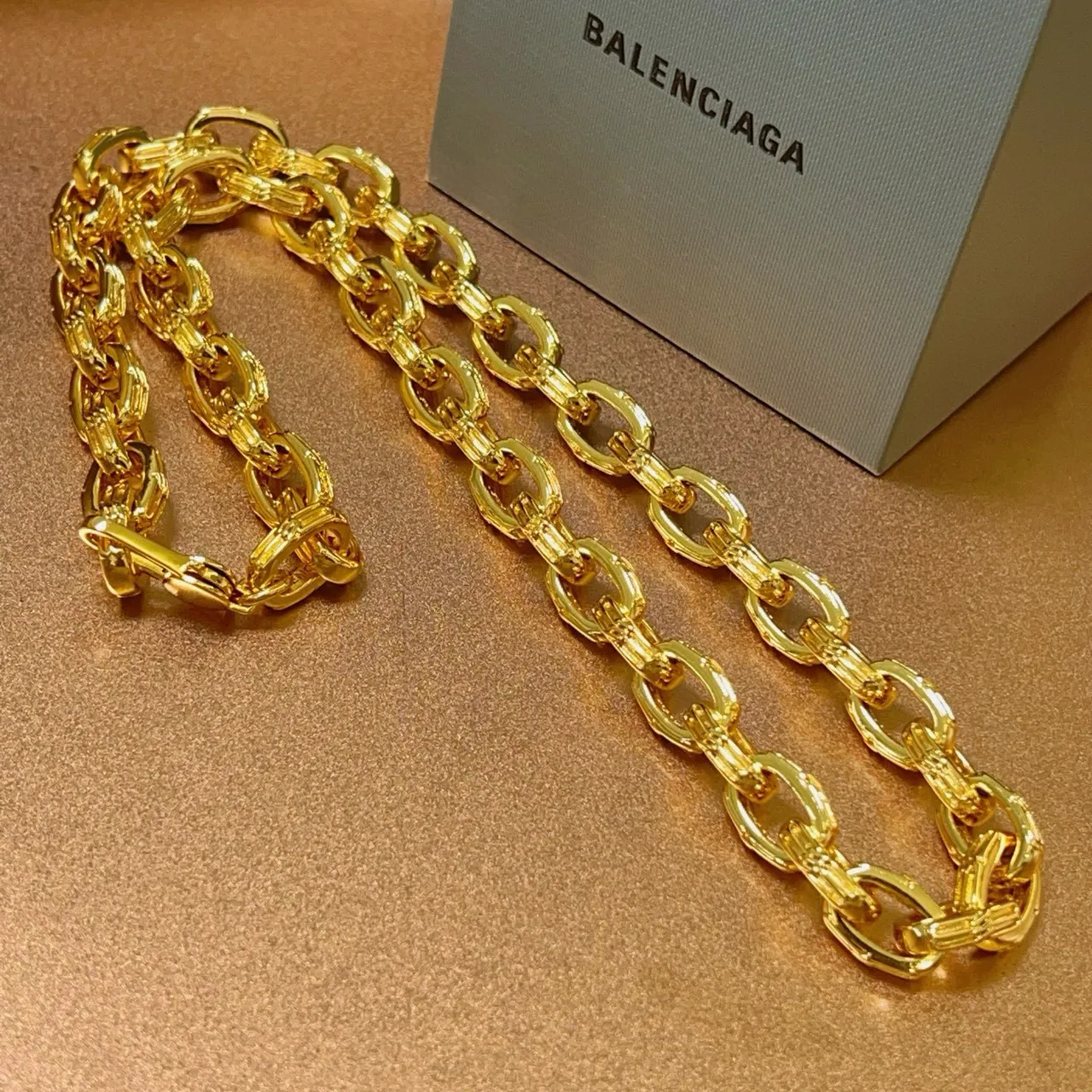 Balenciaga চাঙ্কি ওভাল-লিংক চেইন গোল্ড টেক্সচার্ড বার কানেক্টর নেকলেস 4