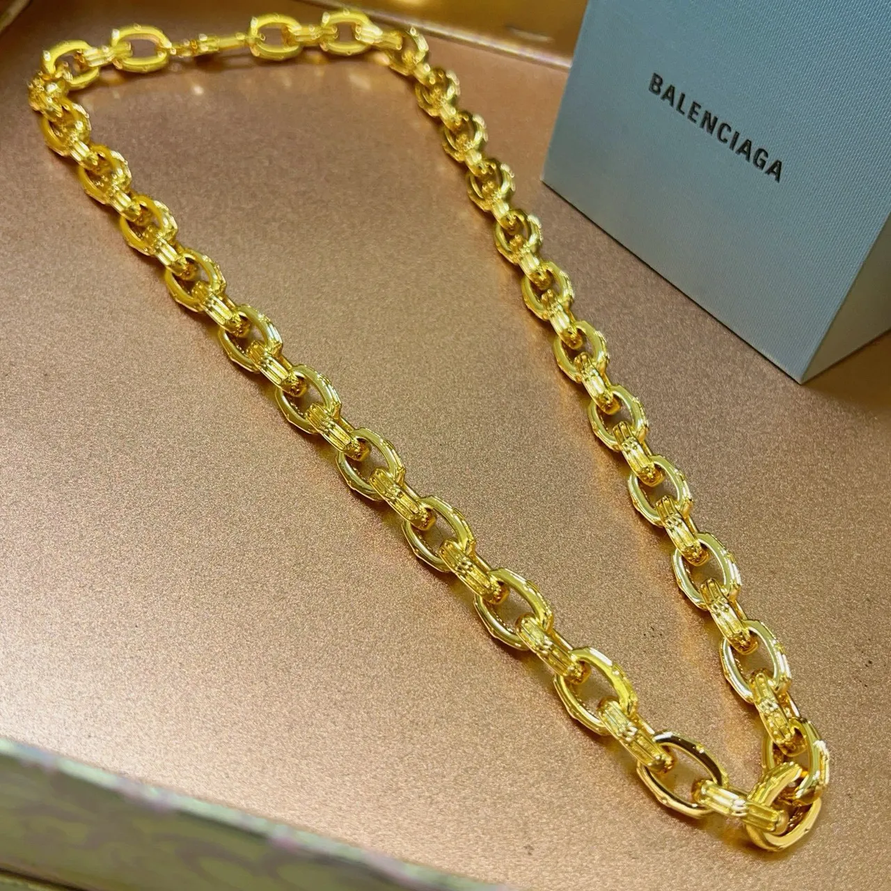 Balenciaga চাঙ্কি ওভাল-লিংক চেইন গোল্ড টেক্সচার্ড বার কানেক্টর নেকলেস 5