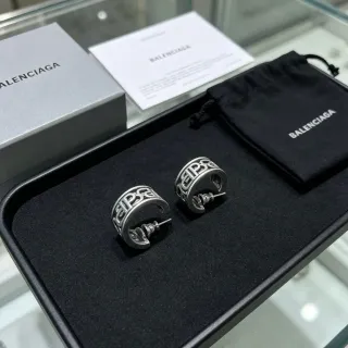 Balenciaga Logo-Integrated Hoop चांदी काला मेटेलिक कान की बाली