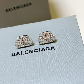 Balenciaga Logo Motif पावे क्रिस्टल स्टड ईयरिंग्स