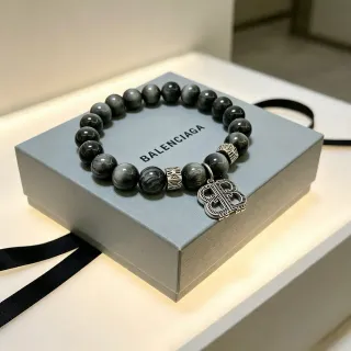 Balenciaga Monogram Charm Pulseira de Contas