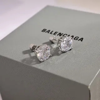 Balenciaga राउंड सोलिटेयर स्टड ईयरिंग्स