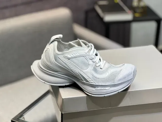 巴伦西亚加 Runner 浅灰色厚底运动鞋 9