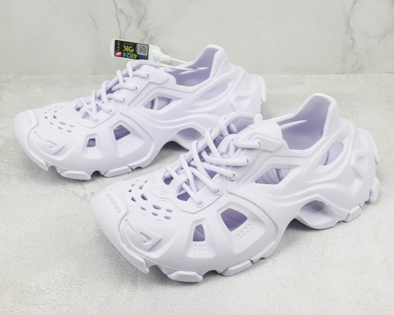 Balenciaga Runner أبيض بنفسجي بناء الرغوة الأحادية تفاصيل القطع غير المتكافئة أحذية رياضية كثيفة 4
