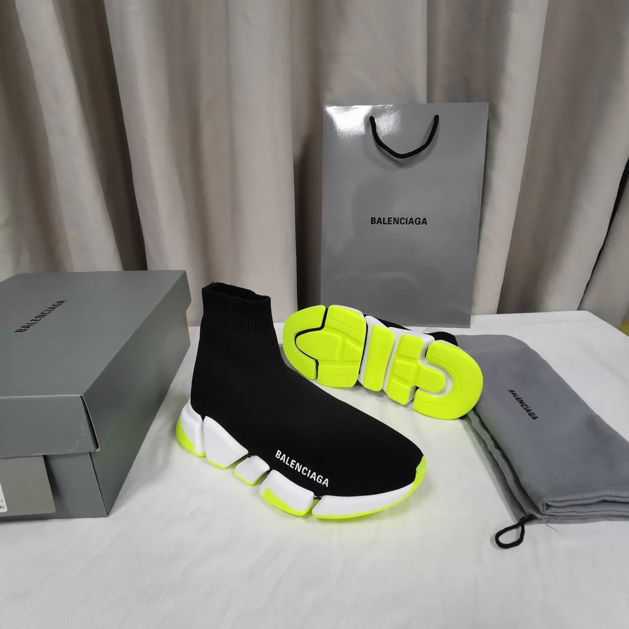 Balenciaga Speed Trainer Preto Branco Amarelo Neón Tênis Lifestyle 2