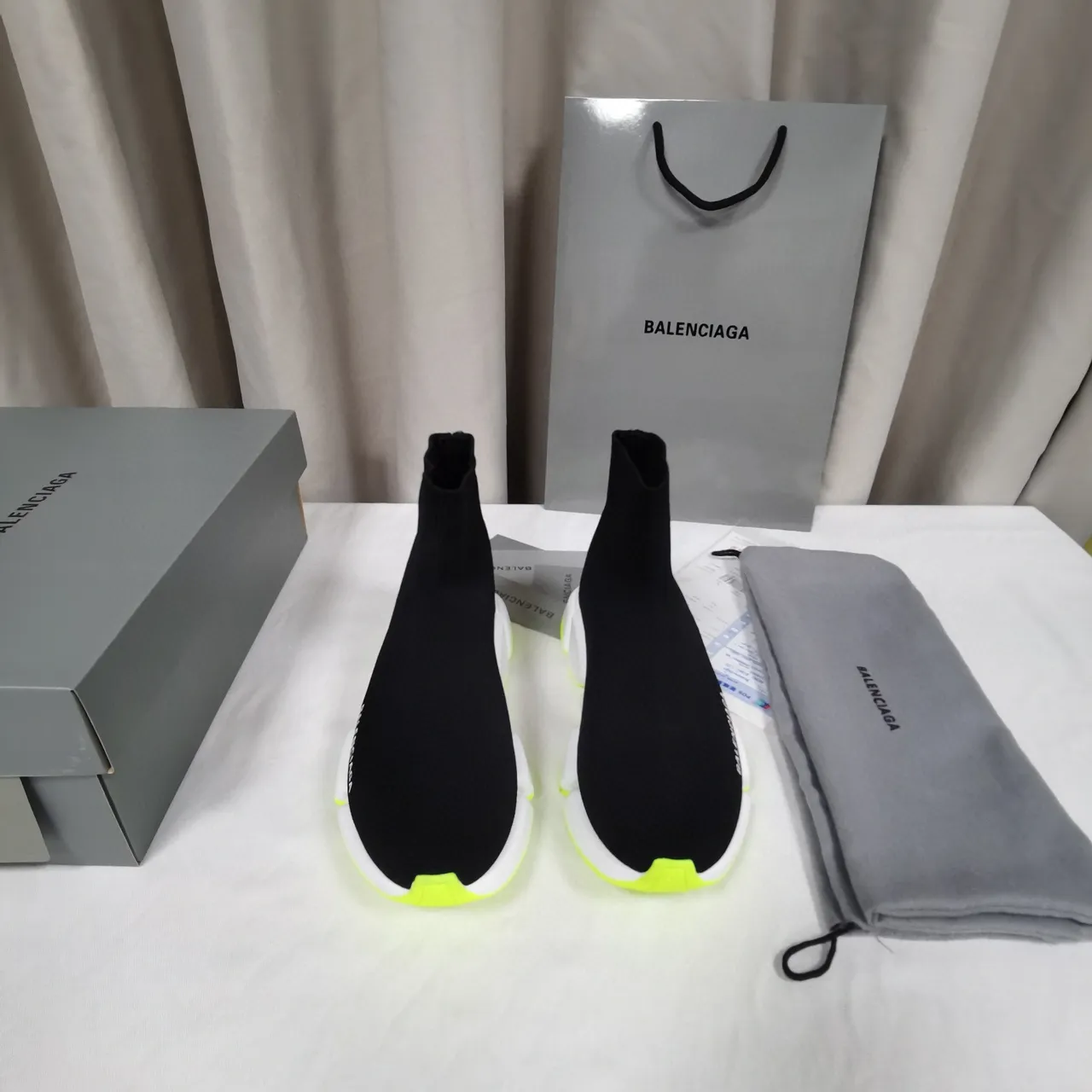 Balenciaga Speed Trainer Preto Branco Amarelo Neón Tênis Lifestyle 3