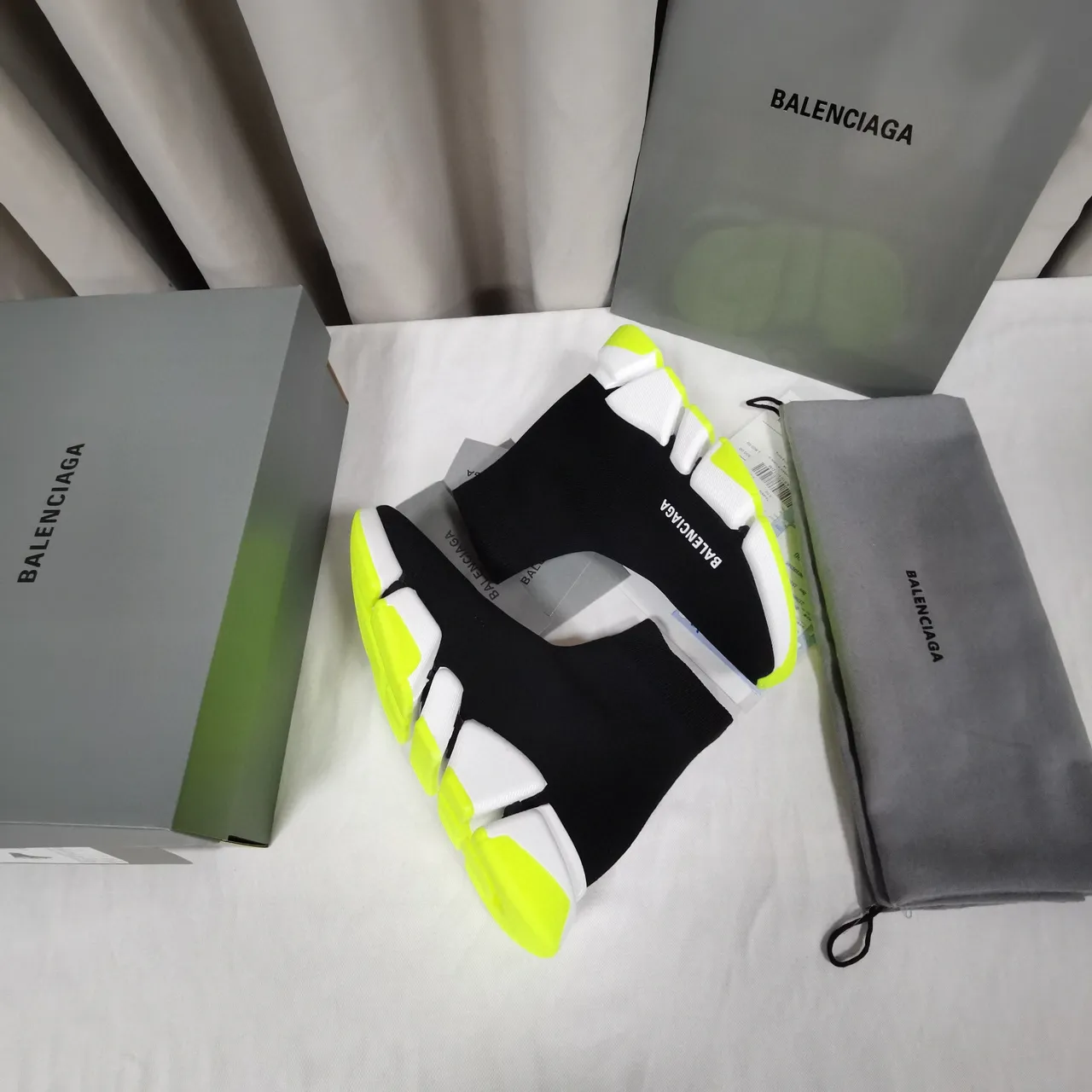 Balenciaga Speed Trainer Preto Branco Amarelo Neón Tênis Lifestyle 6