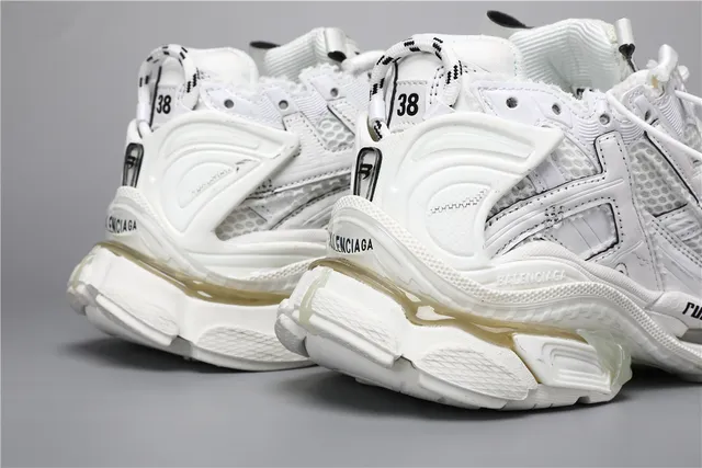 Balenciaga Chaussures chunky à semelle blanche transparente, construction en maille et overlay synthétique 2