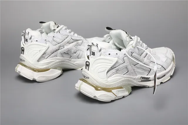 Balenciaga Chaussures chunky à semelle blanche transparente, construction en maille et overlay synthétique 3