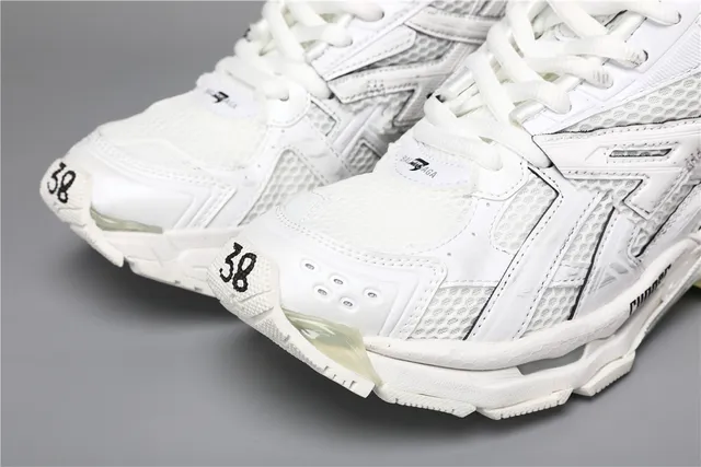 Balenciaga Chaussures chunky à semelle blanche transparente, construction en maille et overlay synthétique 4