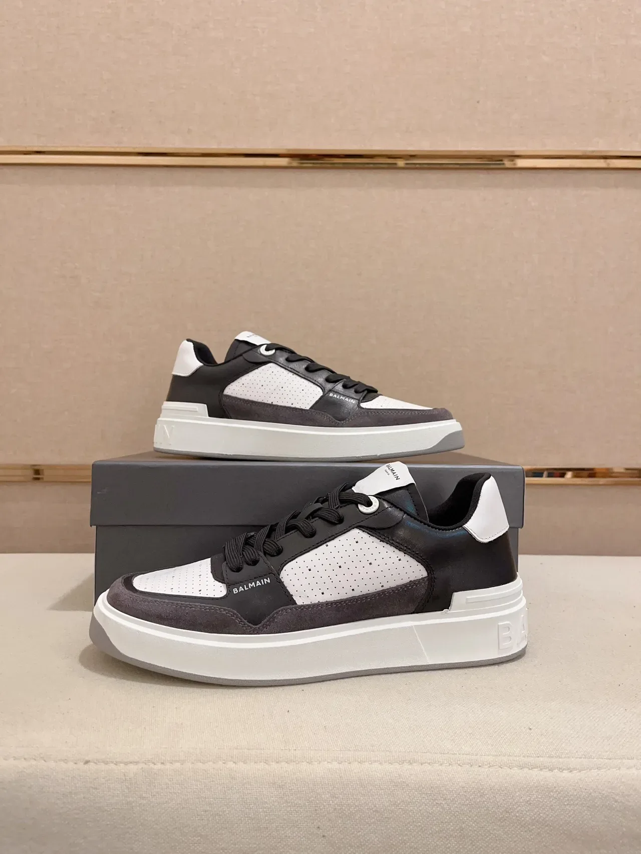 Balmain B-Court काला सफेद धूसर लाइफस्टाइल स्नीकर 7